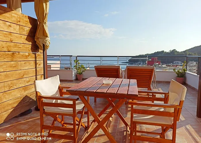 Bourbos Summer Daire