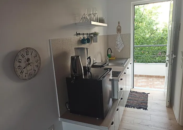 Bourbos Summer Daire *